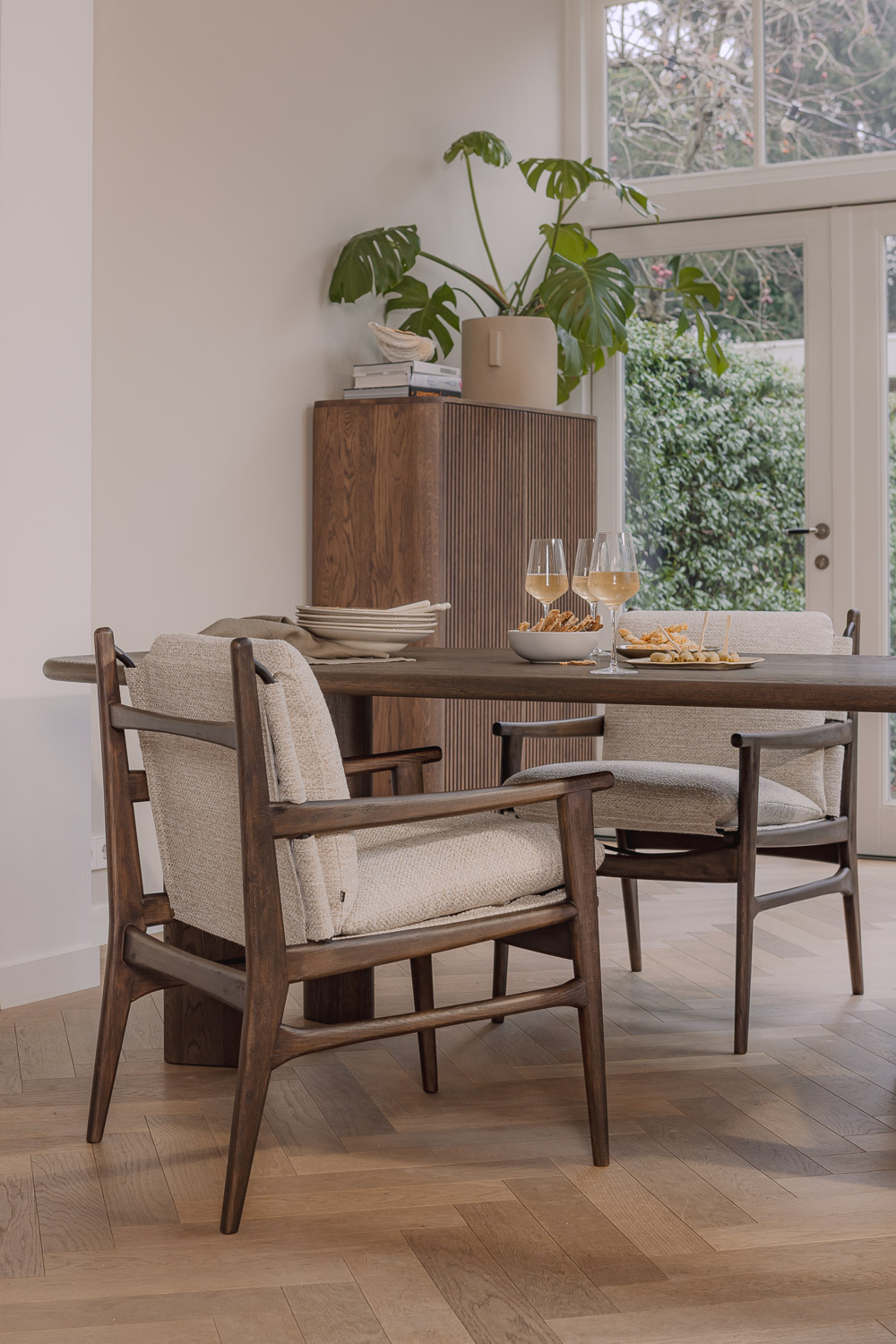 Goossens Slim Eettafel Eiken Donker Bruin - 8260230-goossens-slim-eettafel-eiken-donker-bruin-04